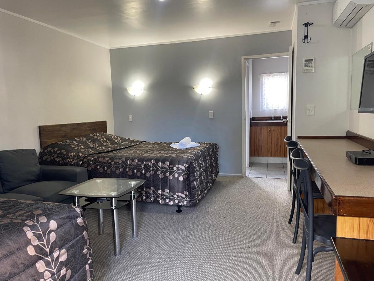 Papakura Pioneer Motor Lodge & Motel Exterior foto